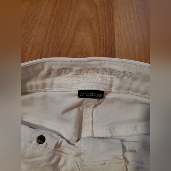 American Eagle White Distressed Jean Shorts Size 8 - Picture 3 of 7
